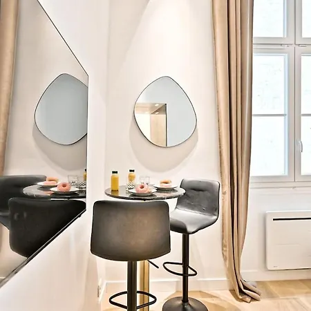 Chic Au Centre Du Sentier Apartment *