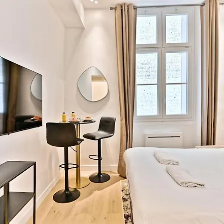 Chic Au Centre Du Sentier Apartamento *